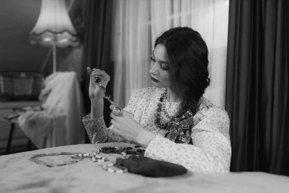 Composition de bijoux élégants, bagues, colliers et bracelets